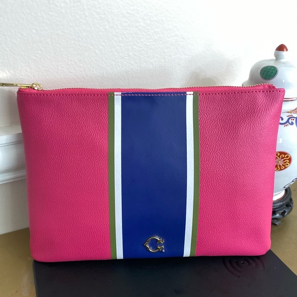 C. Wonder Stunning Fuchsia Clutch Purse - Picture 1 of 6